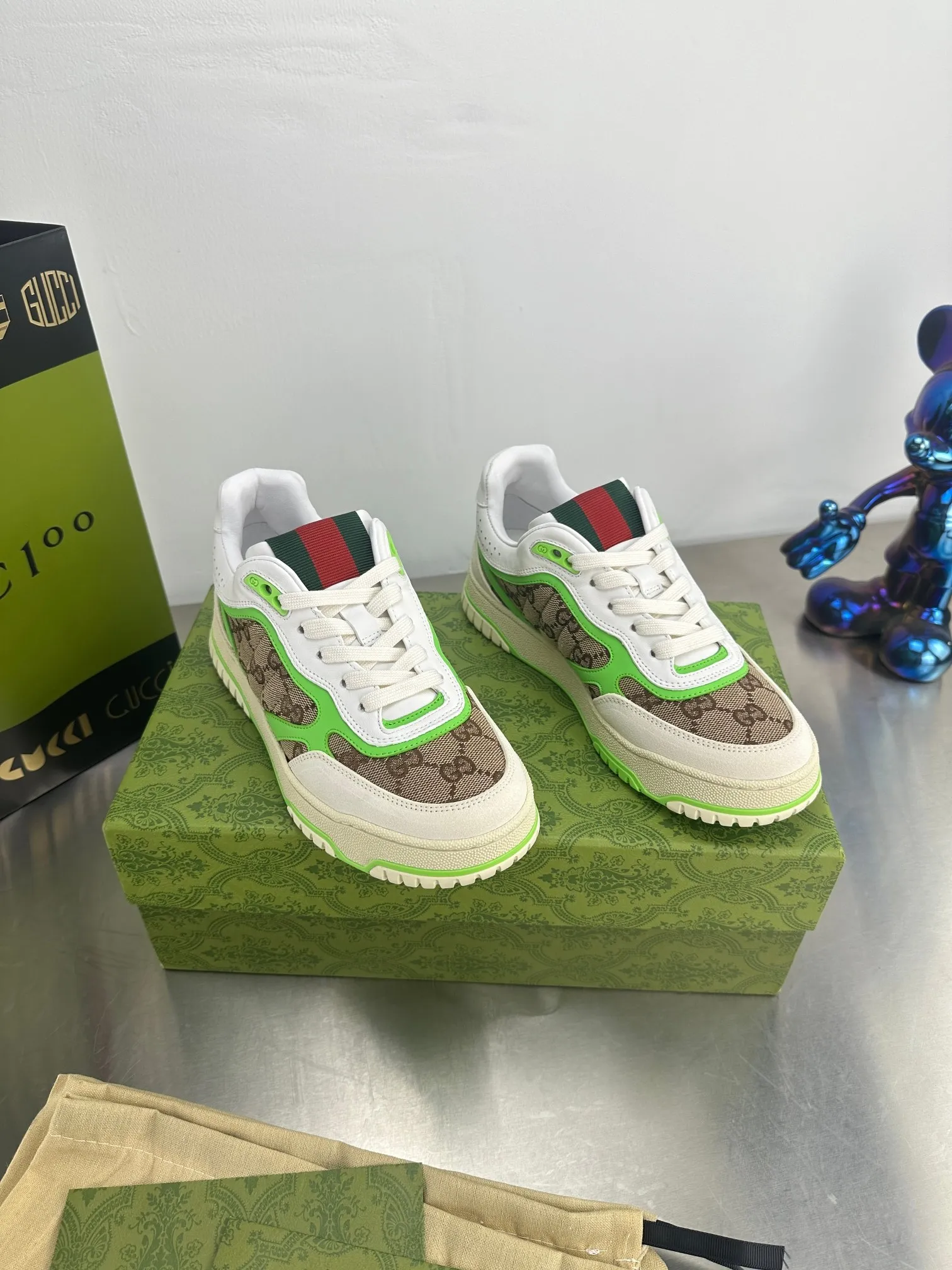 👟👟Ex-factory price 600👟👟 Gucci's latest hot-selling series of high and low-cut distressed couple's sneakers are shipped. The original version is purchased, developed and manufactured. This high-low top sneaker adopts a basketball-style silhouette design, cleverly integrated with hollow panels and distressed effects, showing its unique ingenuity. The ingenuity incorporates brand logo details such as interlocking Double G styling accessories and Gucci lettering, a low-key tribute to the brand's design heritage. Exquisite packaging at the delivery counter 🛍📦 ▪️ Fabric: Original customized imported first-layer cowhide ▪️ Inner lining: Imported first-layer cowhide ▪️ Sole: Original molded TPU sole ▪️ Sole thickness: 3cm ▪️ Size: 35-46 (Male 38 46 customized)